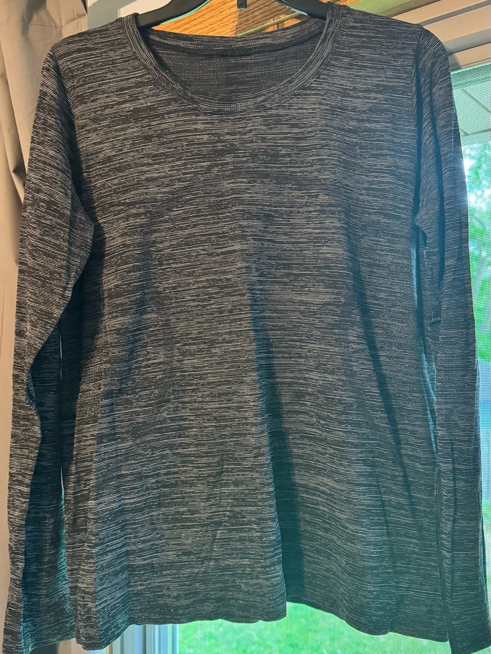 lululemon athletica Long Sleeve Heathered Charcoal Crew